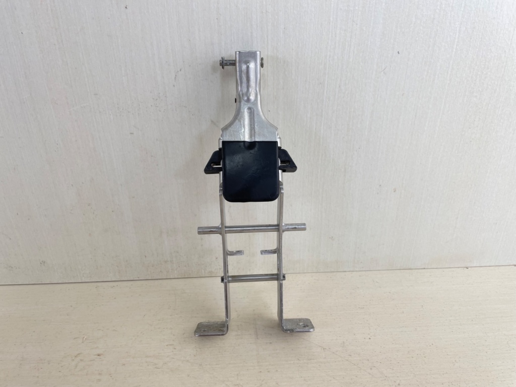 Mercury Verado Front Cowling Latch Bracket Assembly 888976T01