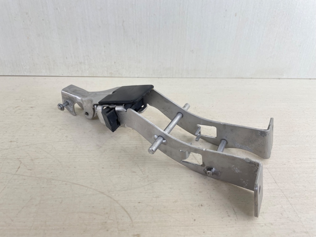 Mercury Verado Front Cowling Latch Bracket Assembly 888976T01