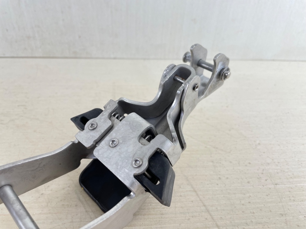 Mercury Verado Front Cowling Latch Bracket Assembly 888976T01