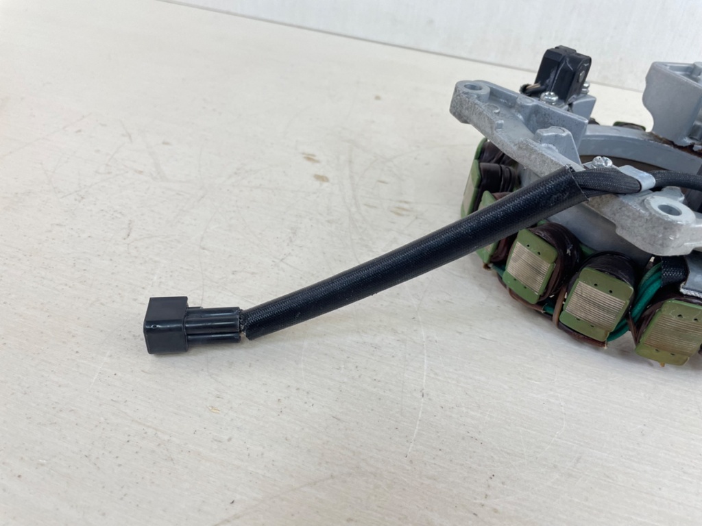 2006 Yamaha 225HP 4 Stroke Outboard Stator Coil Pulser Base Assembly 69J-81410-10-00