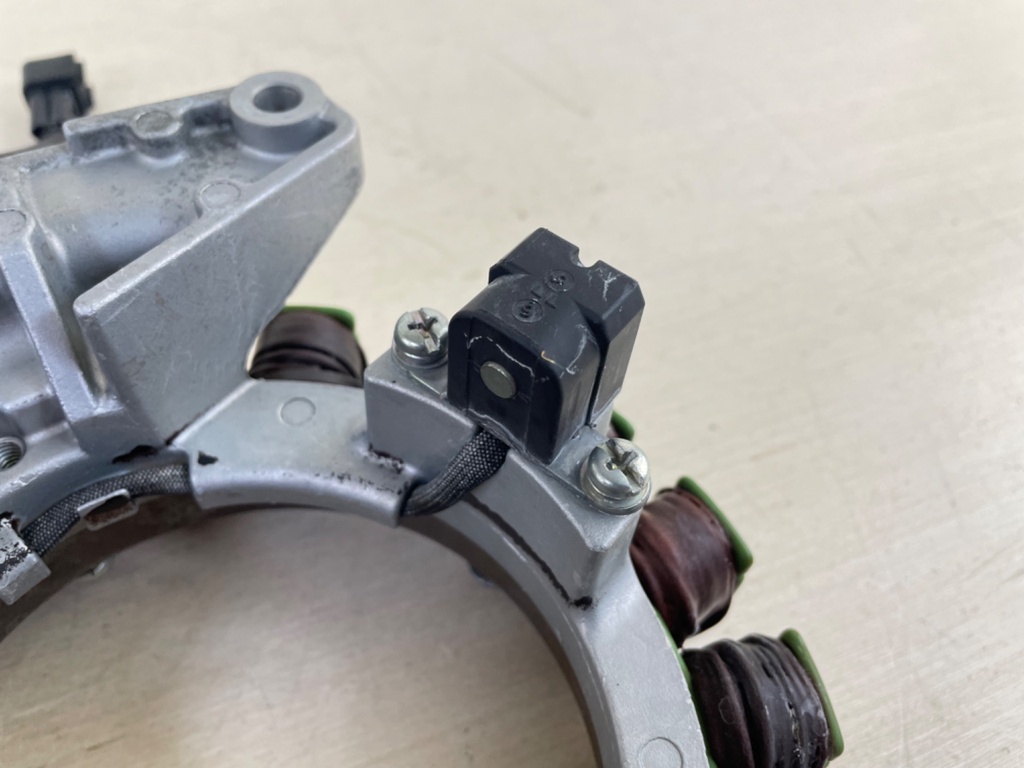 2006 Yamaha 225HP 4 Stroke Outboard Stator Coil Pulser Base Assembly 69J-81410-10-00