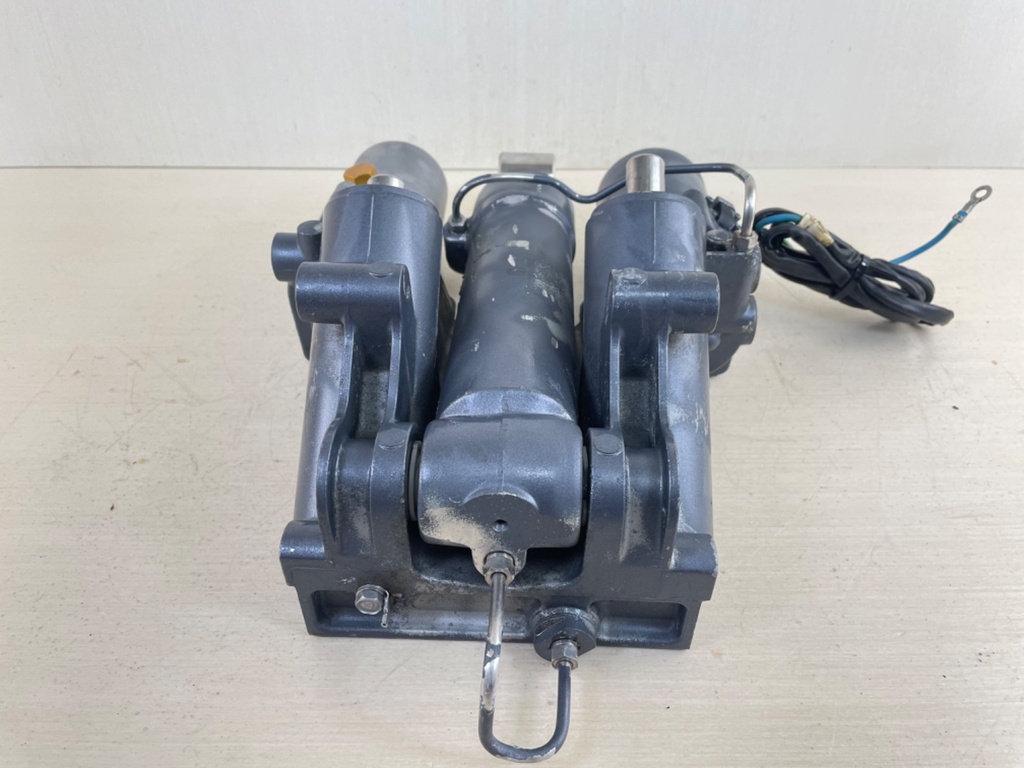 02-18 Yamaha 200 225 250 300 HP 4 Stroke Outboard Power Trim Tilt Unit - Fully Tested