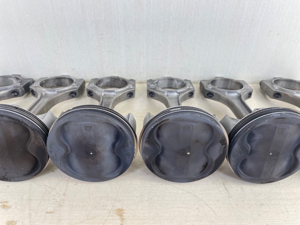 2006 Yamaha 250HP 4 Stroke Outboard Piston & Connecting Rod Set 69J-W1165-01-00