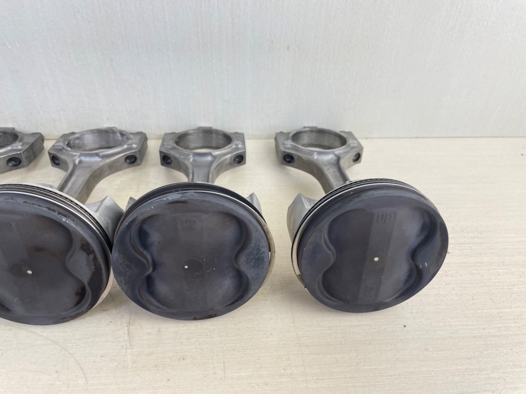 2006 Yamaha 250HP 4 Stroke Outboard Piston & Connecting Rod Set 69J-W1165-01-00