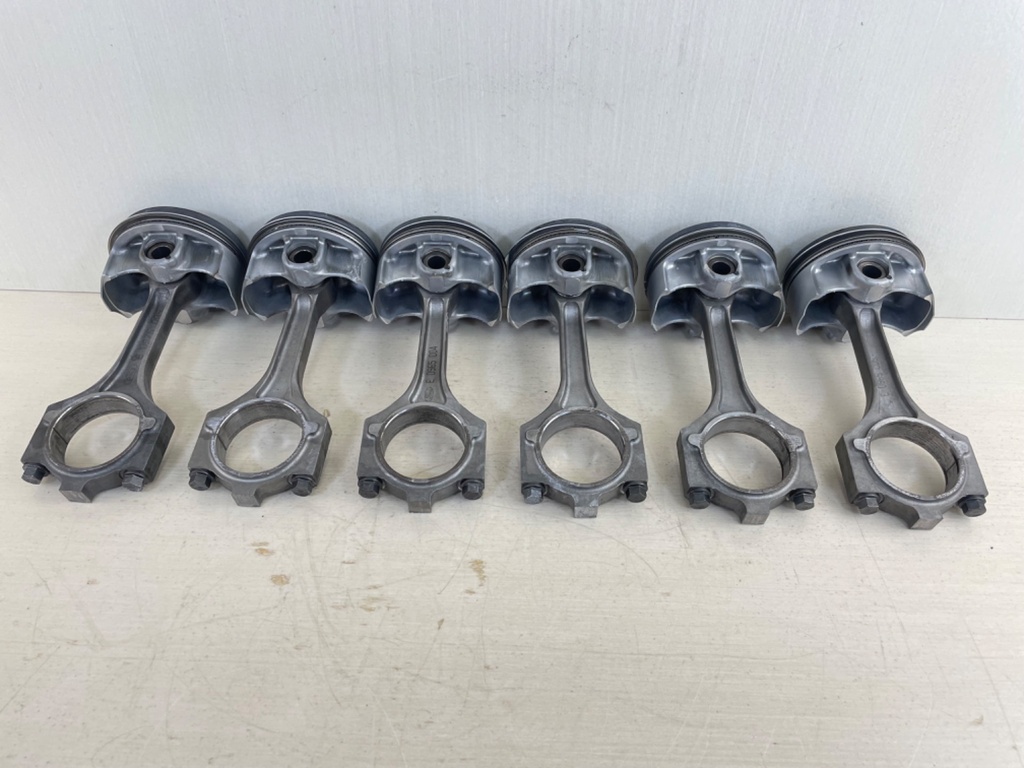 2006 Yamaha 250HP 4 Stroke Outboard Piston & Connecting Rod Set 69J-W1165-01-00