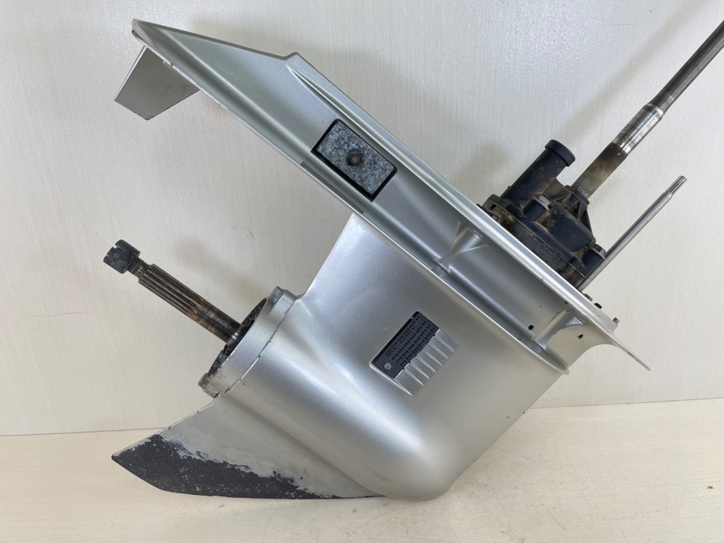 2000 Honda 115 130 HP 4 Stroke Outboard 25" Lower Unit Gear Case RH 41100-ZW5-810ZA