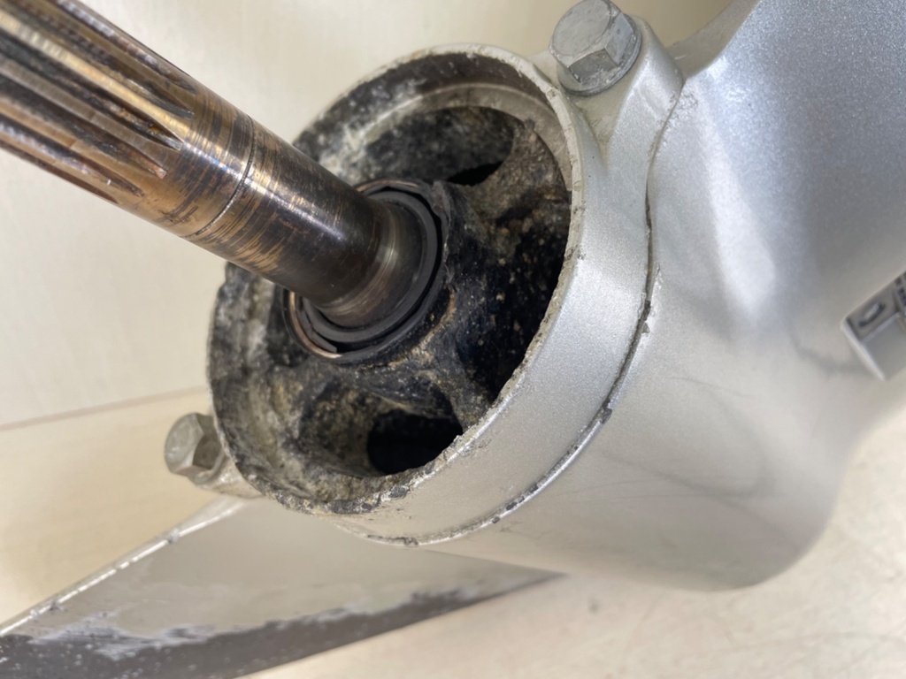 2000 Honda 115 130 HP 4 Stroke Outboard 25" Lower Unit Gear Case RH 41100-ZW5-810ZA