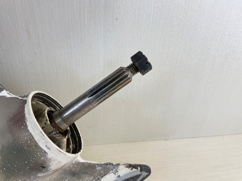 1991-2005 Johnson Evinrude 20 25 30 HP Outboard L 20" Lower Unit Gear Case