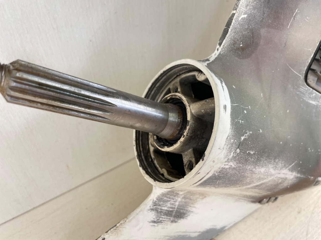 1991-2005 Johnson Evinrude 20 25 30 HP Outboard L 20" Lower Unit Gear Case