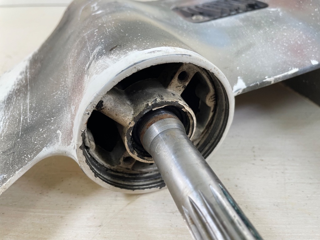 1991-2005 Johnson Evinrude 20 25 30 HP Outboard L 20" Lower Unit Gear Case