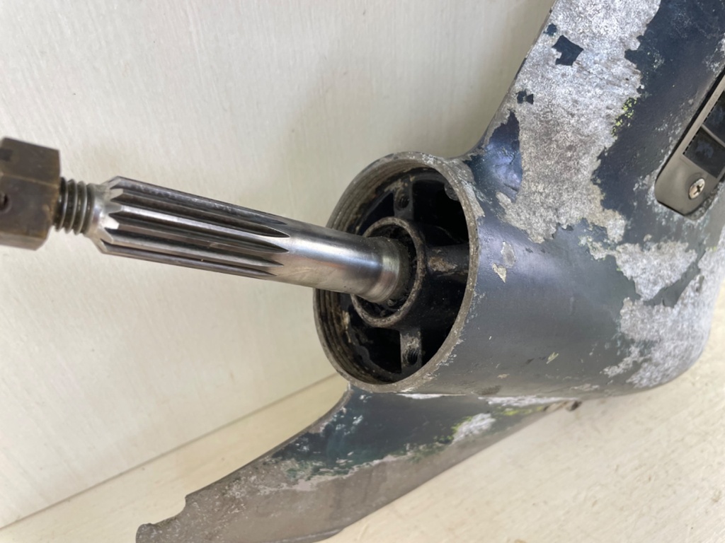 Johnson Evinrude 20 25 30 HP Outboard Short 15" Lower Unit Gear Case 1991-2005