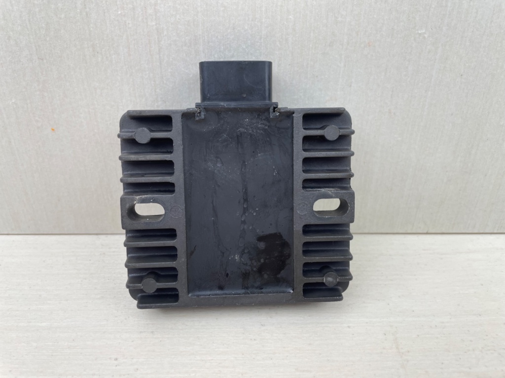 2003 Yamaha F115 115HP 4 Stroke Outboard Rectifier Regulator 68V-81960-00-00