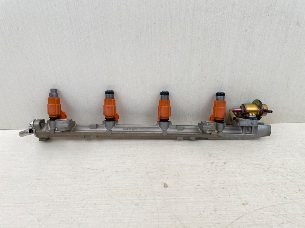 2003 Yamaha 115HP F115 Outboard Fuel Rail Assembly Injectors Cooler 68V-13160-00-00