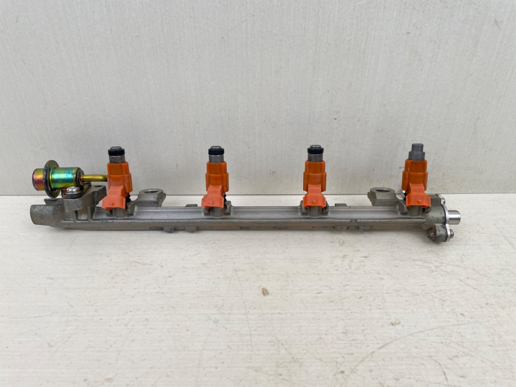 2003 Yamaha 115HP F115 Outboard Fuel Rail Assembly Injectors Cooler 68V-13160-00-00