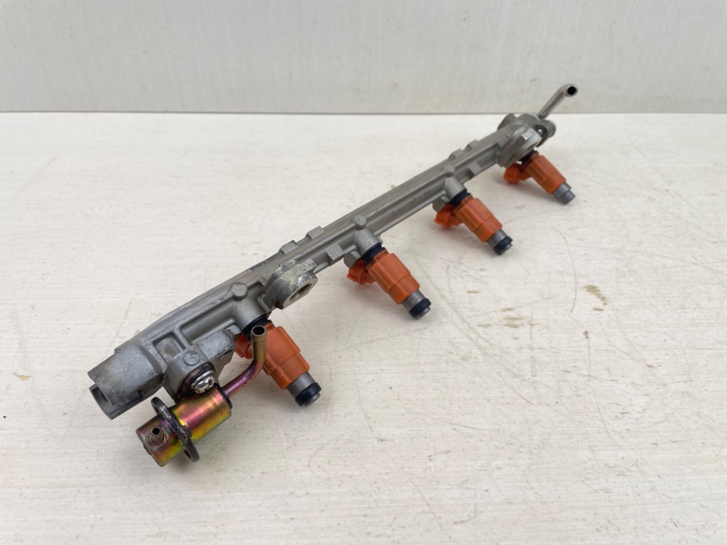 2003 Yamaha 115HP F115 Outboard Fuel Rail Assembly Injectors Cooler 68V-13160-00-00