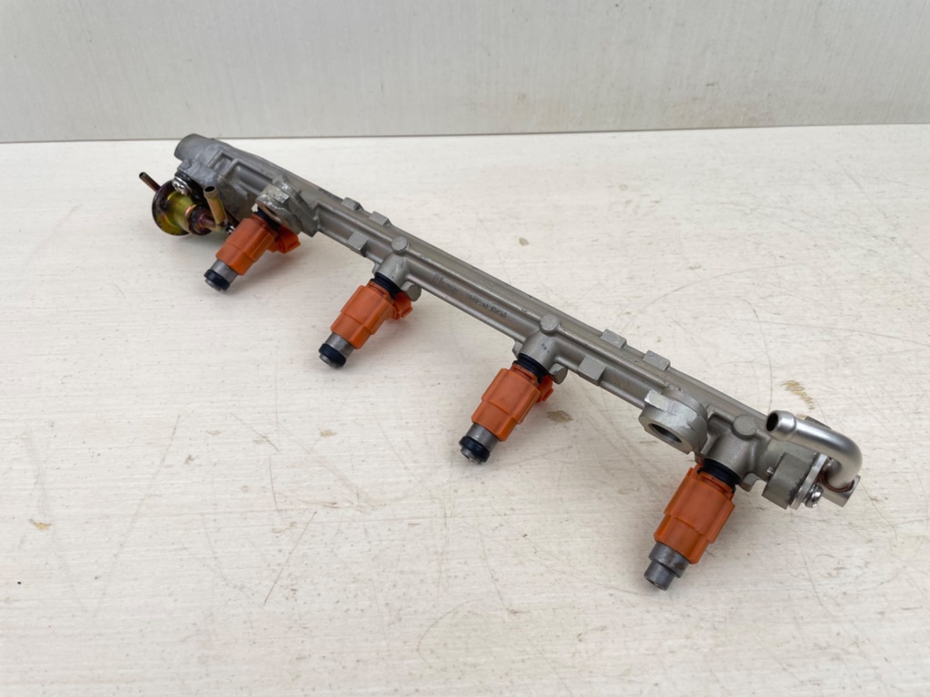 2003 Yamaha 115HP F115 Outboard Fuel Rail Assembly Injectors Cooler 68V-13160-00-00