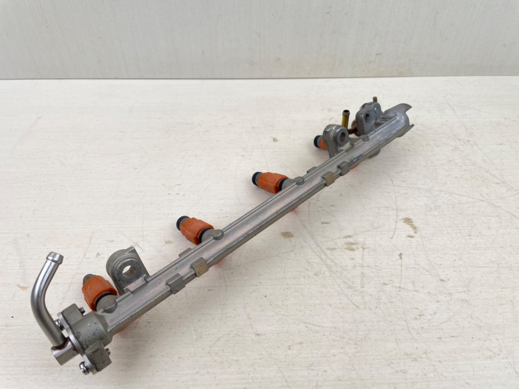 2003 Yamaha 115HP F115 Outboard Fuel Rail Assembly Injectors Cooler 68V-13160-00-00