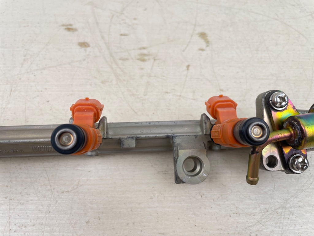 2003 Yamaha 115HP F115 Outboard Fuel Rail Assembly Injectors Cooler 68V-13160-00-00