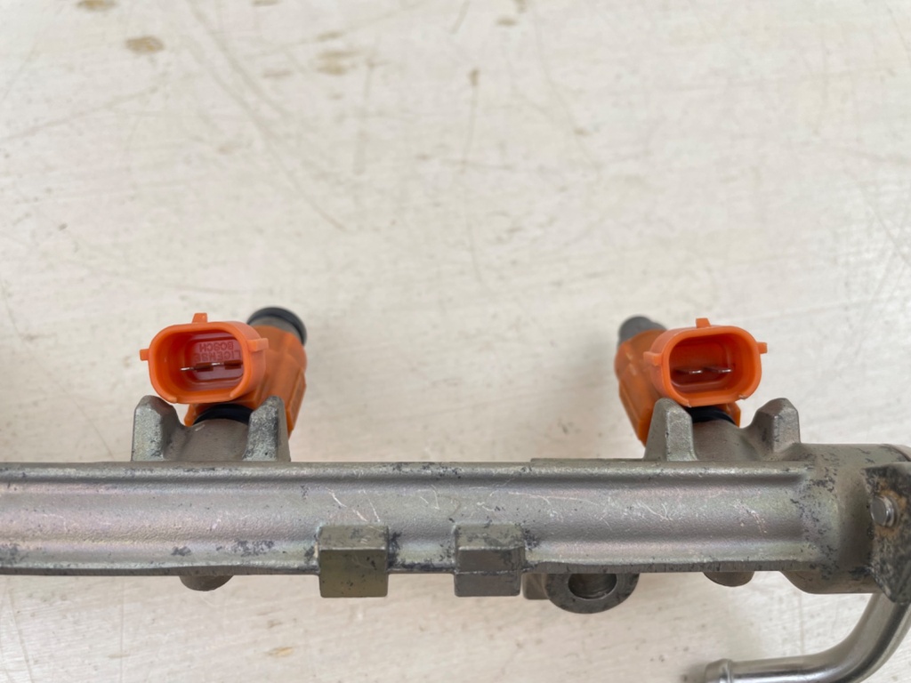 2003 Yamaha 115HP F115 Outboard Fuel Rail Assembly Injectors Cooler 68V-13160-00-00