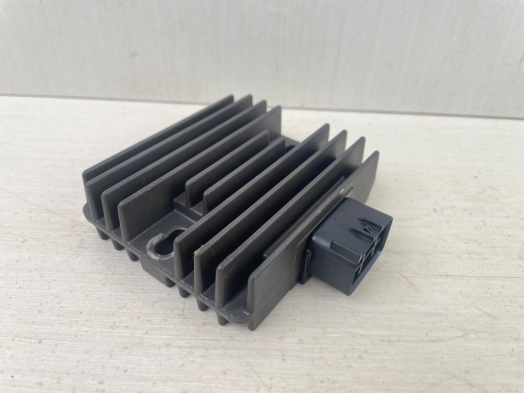 2007 Yamaha 115HP 4 Stroke Outboard Rectifier & Regulator Assembly 68V-81960-10-00