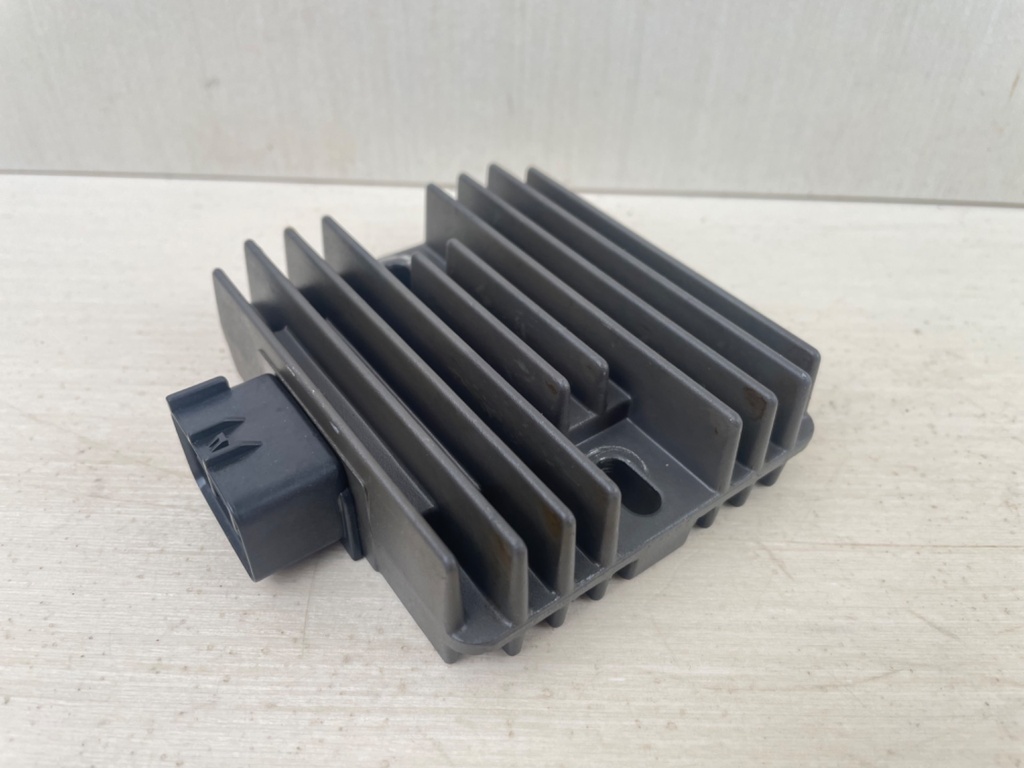 2007 Yamaha 115HP 4 Stroke Outboard Rectifier & Regulator Assembly 68V-81960-10-00