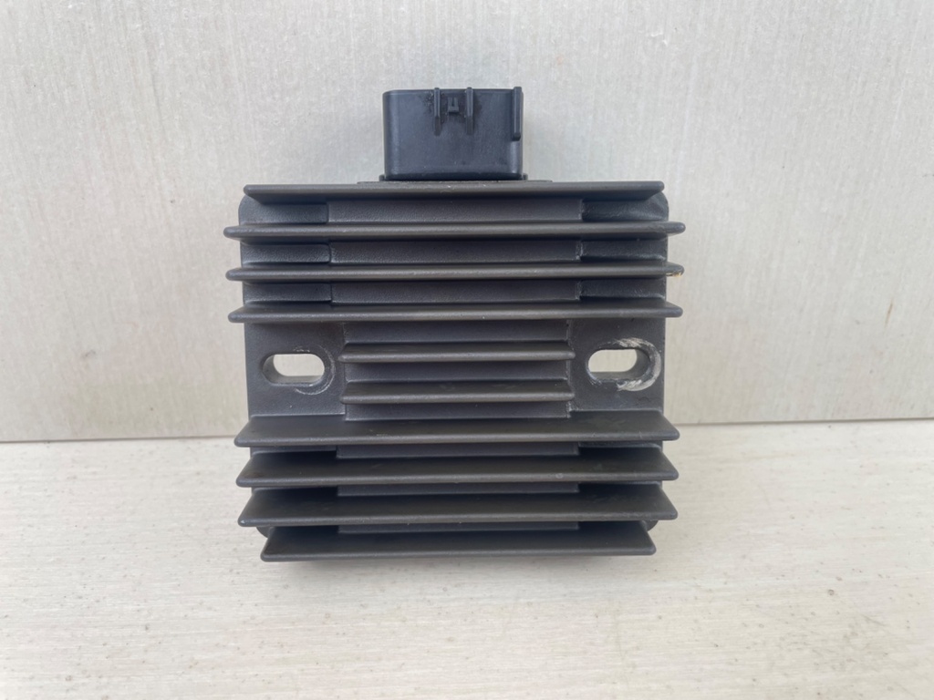 2007 Yamaha 115HP 4 Stroke Outboard Rectifier & Regulator Assembly 68V-81960-10-00