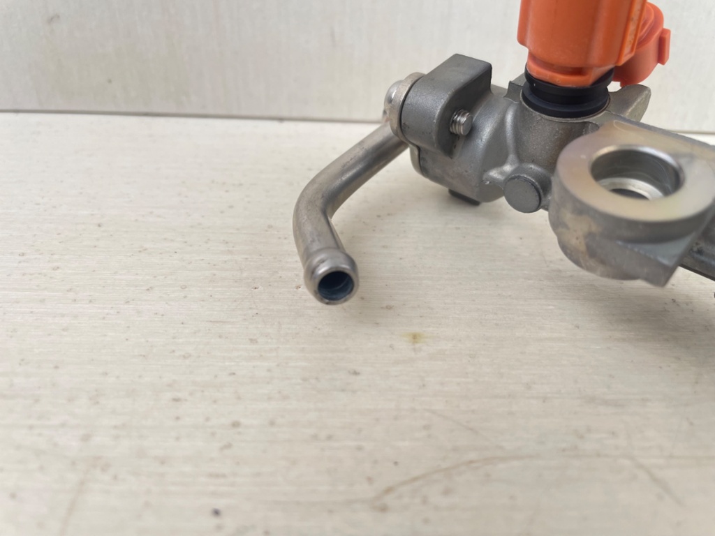 2007 Yamaha 115HP 4 Stroke Outboard Fuel Injector Set W/ Pipe 68V-13160-00-00