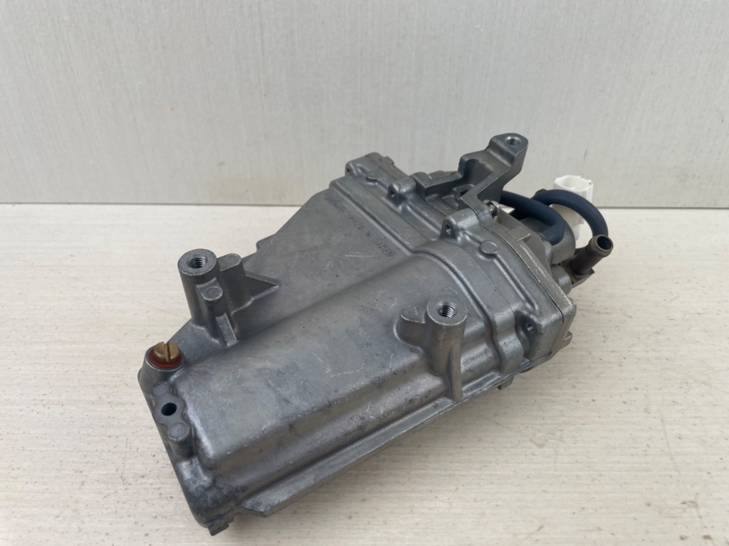 2007 Yamaha 115HP 4 Stroke Outboard VST Float Chamber Assembly 68V-14180-02-00