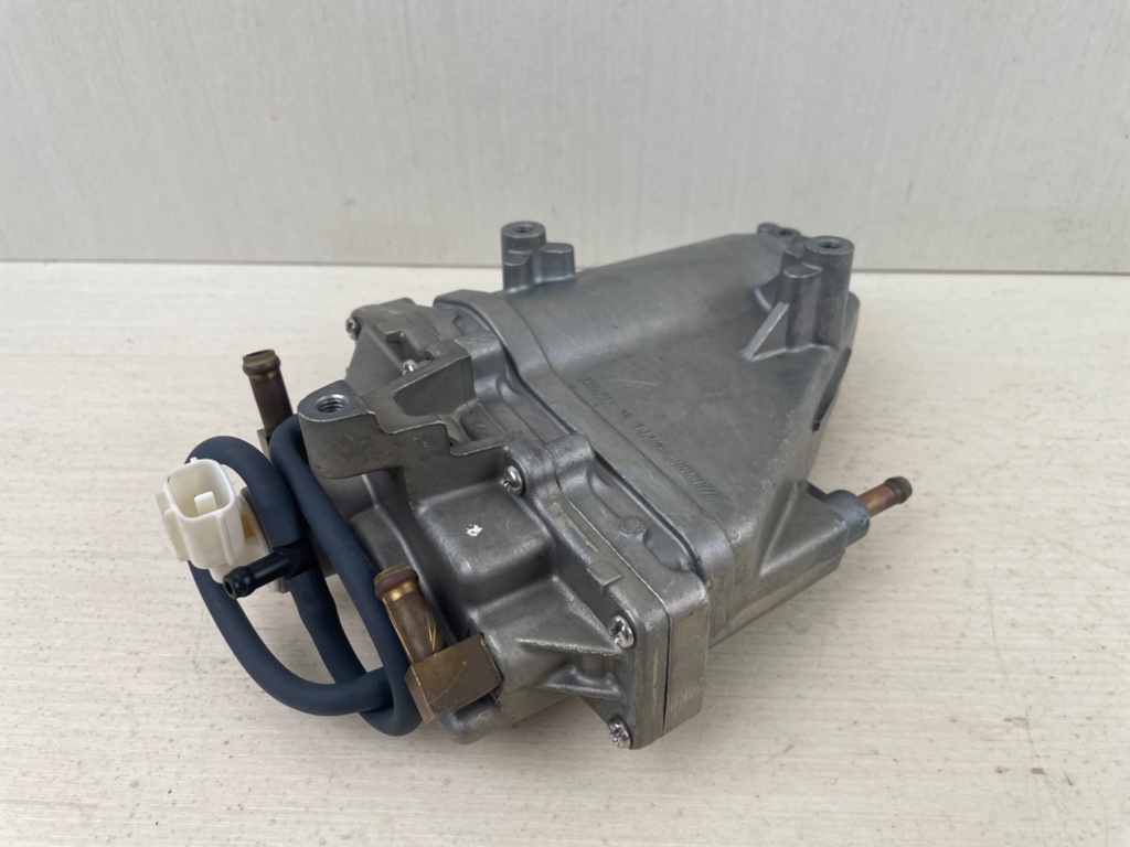 2007 Yamaha 115HP 4 Stroke Outboard VST Float Chamber Assembly 68V-14180-02-00