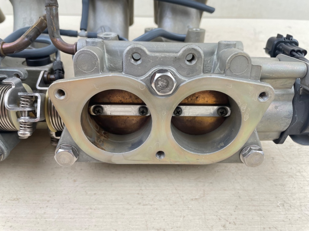 2001-2010 Yamaha 115HP 4 Stroke Outboard Intake Manifold & Throttle Body Setup 