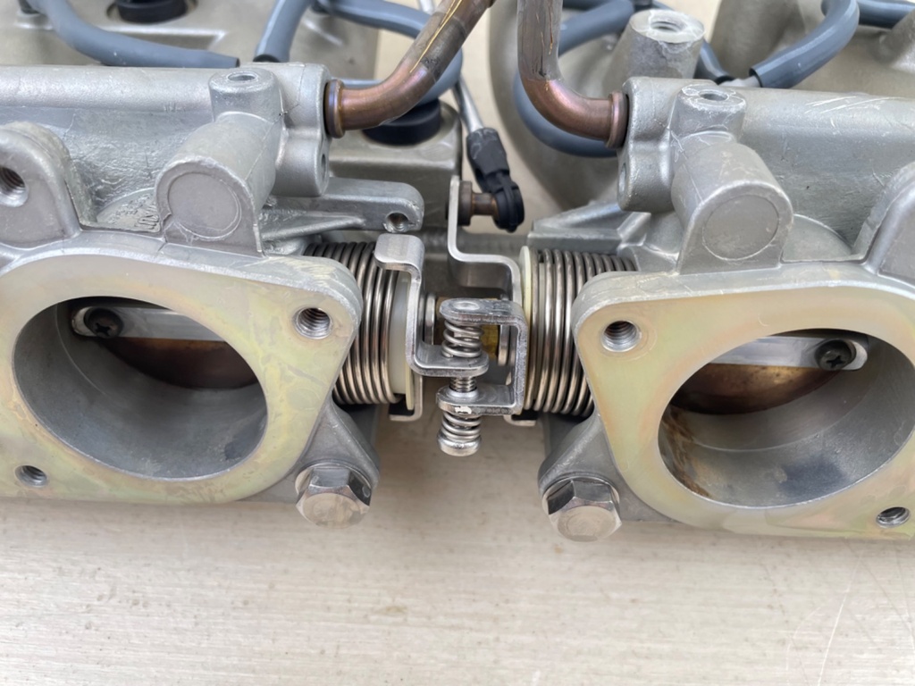 2001-2010 Yamaha 115HP 4 Stroke Outboard Intake Manifold & Throttle Body Setup 