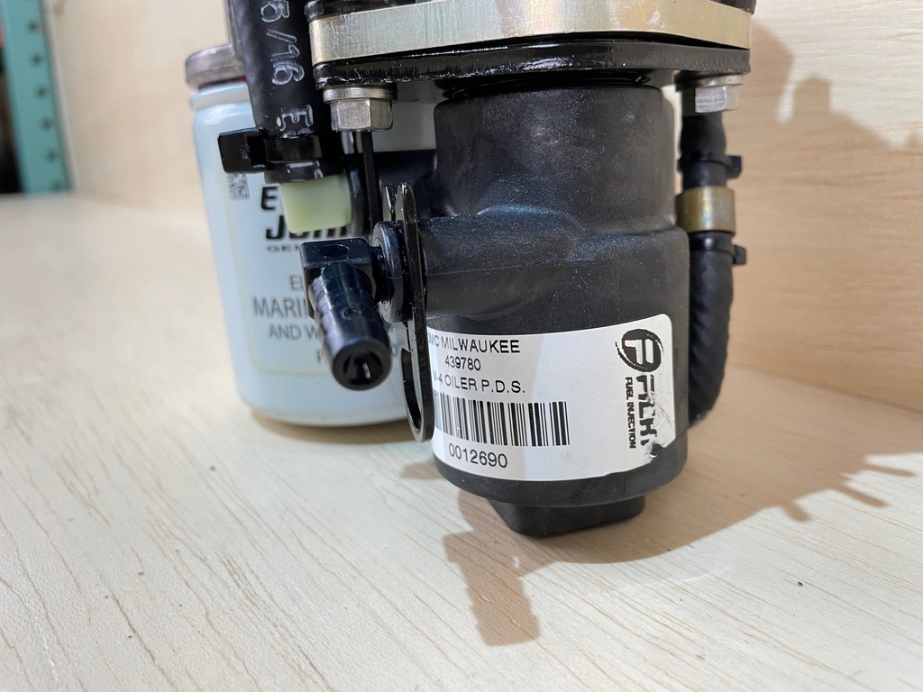 1999 Evinrude 175HP Oil Lift Pump & Injector With Manifold