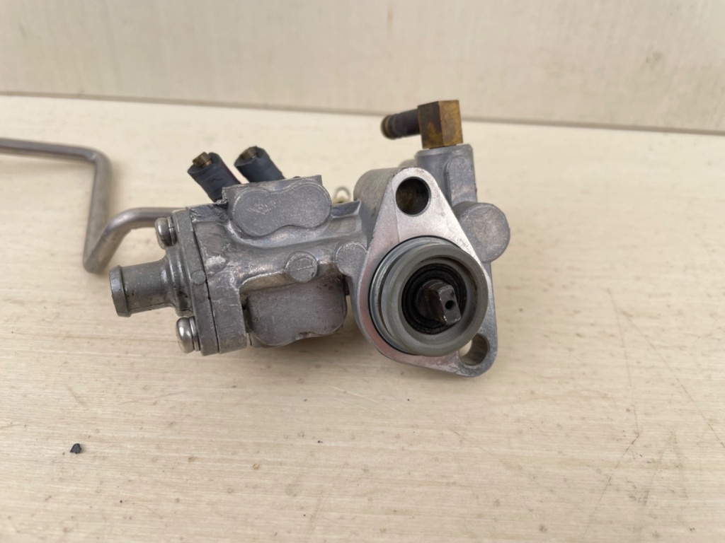 2008 Yamaha 70HP 2 Stroke Outboard Oil Injection Pump 6H3-13200-02-00