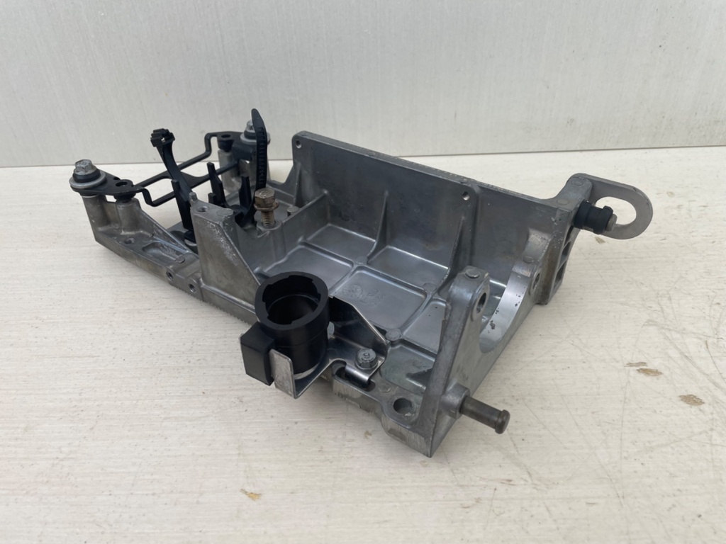 95-2004 Yamaha 50HP 4 Stroke Outboard Starter Motor Bracket 62Y-81822-01-94