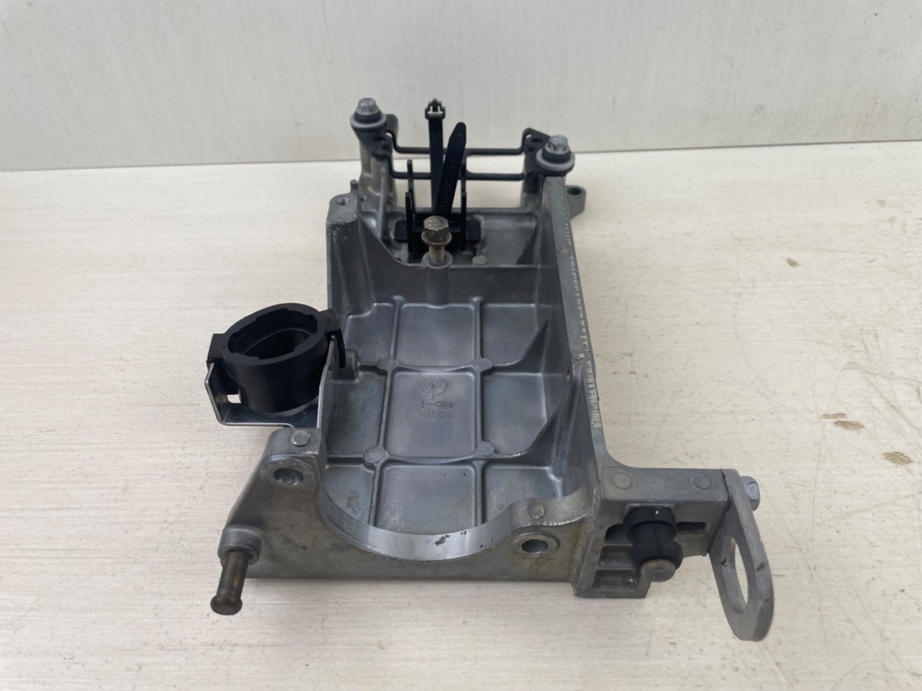 95-2004 Yamaha 50HP 4 Stroke Outboard Starter Motor Bracket 62Y-81822-01-94