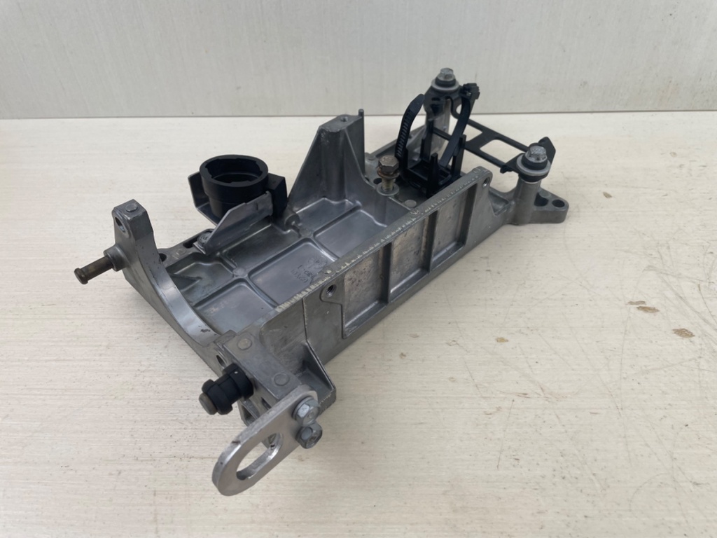 95-2004 Yamaha 50HP 4 Stroke Outboard Starter Motor Bracket 62Y-81822-01-94