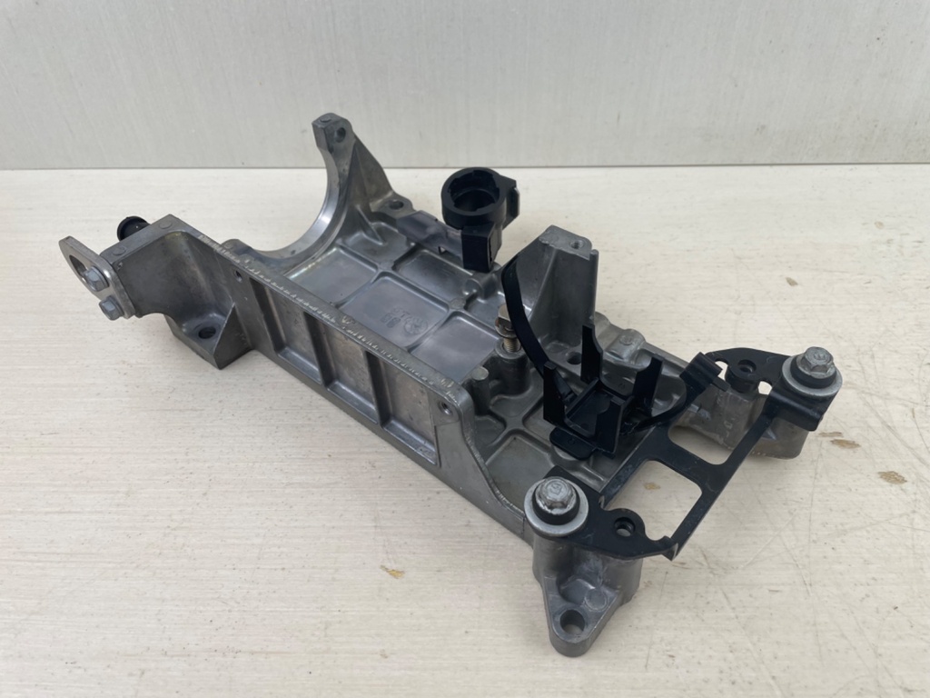 95-2004 Yamaha 50HP 4 Stroke Outboard Starter Motor Bracket 62Y-81822-01-94