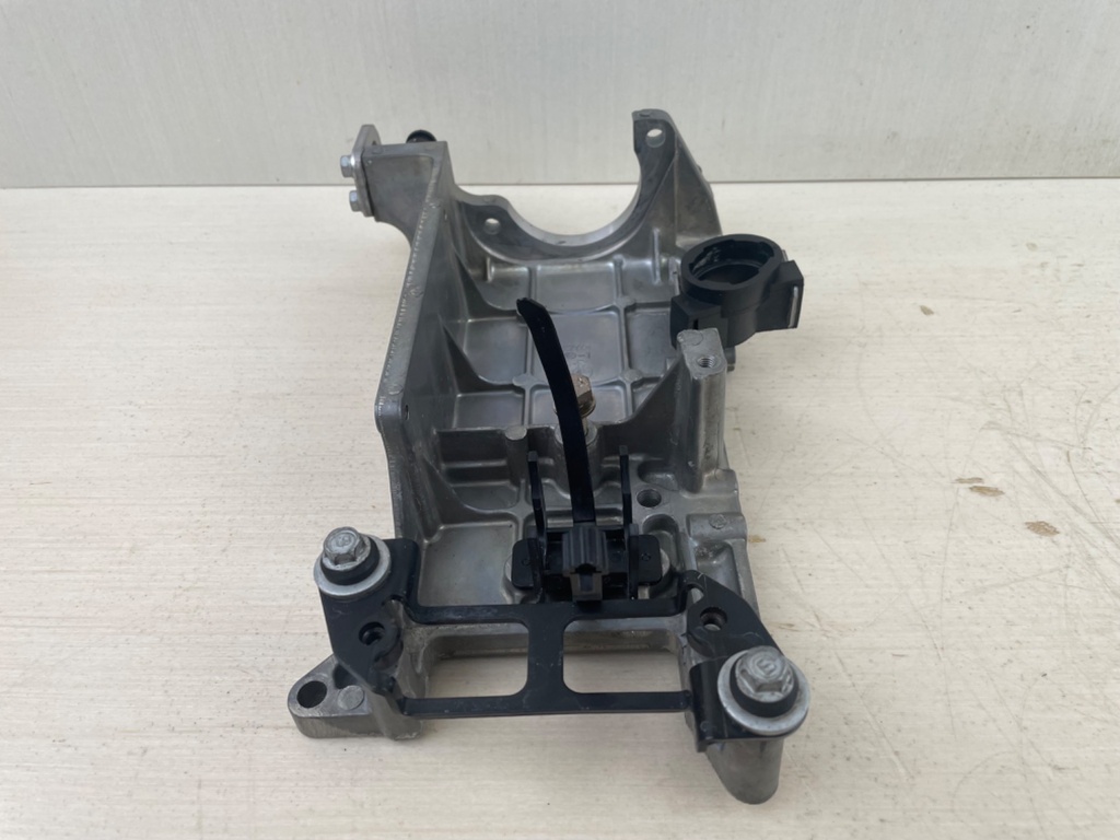 95-2004 Yamaha 50HP 4 Stroke Outboard Starter Motor Bracket 62Y-81822-01-94