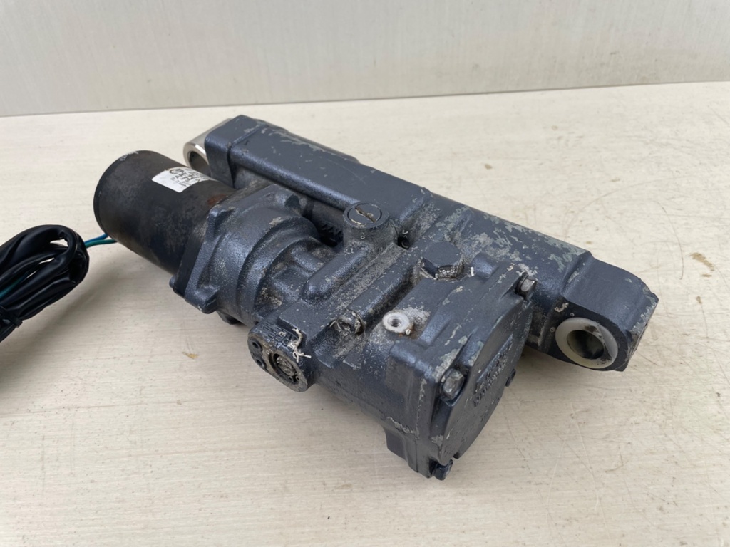 1995 - 2001 Yamaha 40 50 HP 4 Stroke Outboard Power Trim & Tilt Unit Assembly