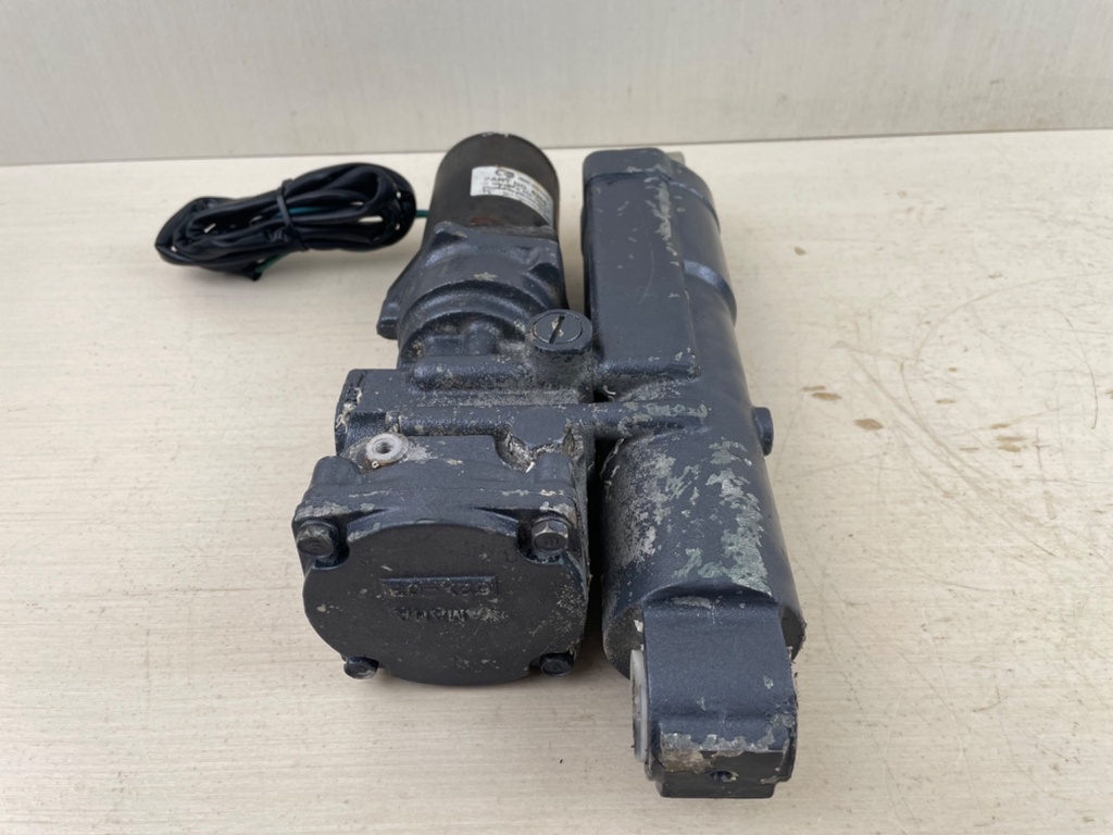 1995 - 2001 Yamaha 40 50 HP 4 Stroke Outboard Power Trim & Tilt Unit Assembly