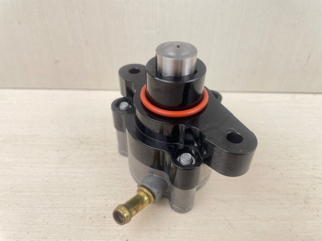 2003 Yamaha 115HP F115 Outboard Engine Fuel Pump Assembly 68V-24410-00-00