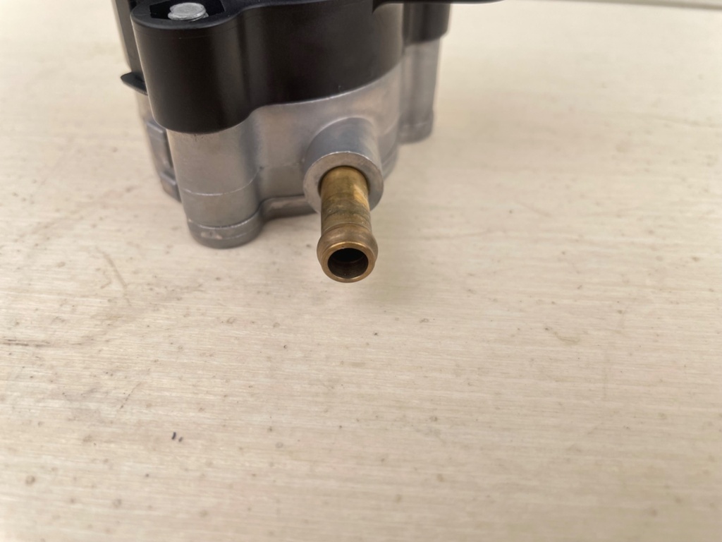 2003 Yamaha 115HP F115 Outboard Engine Fuel Pump Assembly 68V-24410-00-00