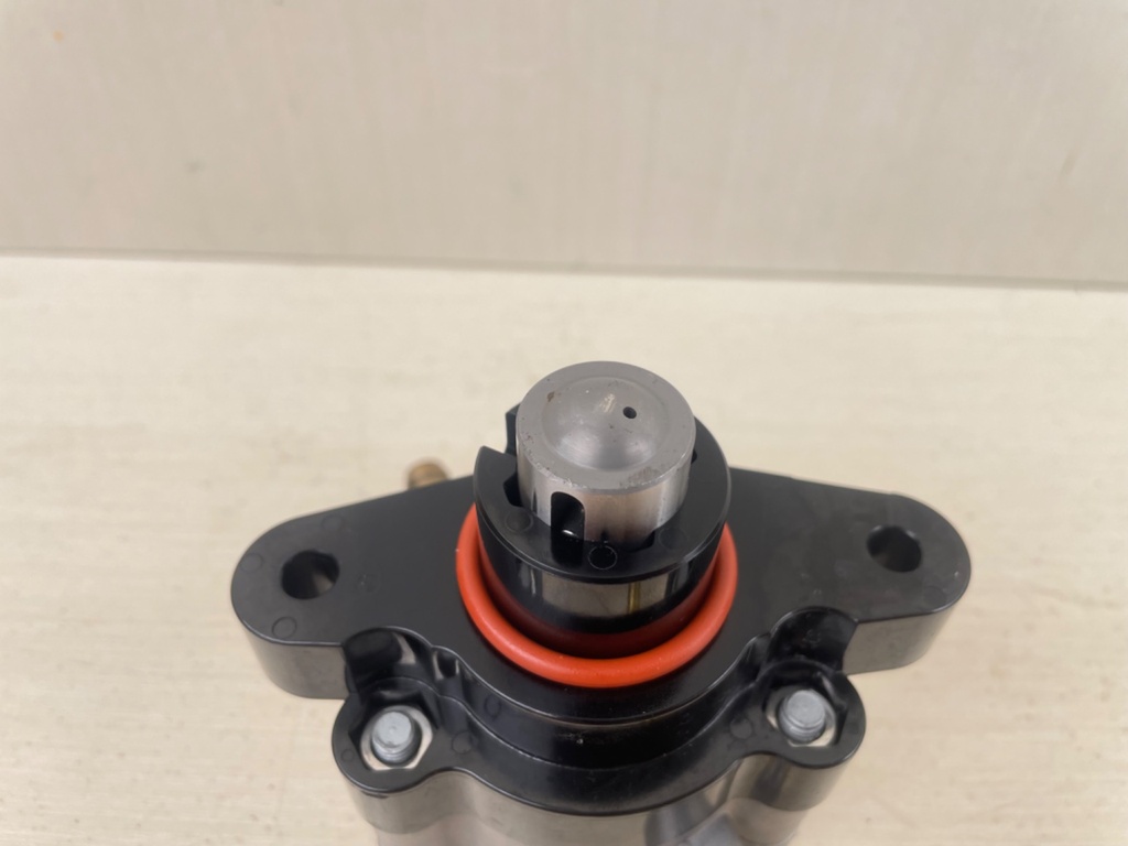 2003 Yamaha 115HP F115 Outboard Engine Fuel Pump Assembly 68V-24410-00-00