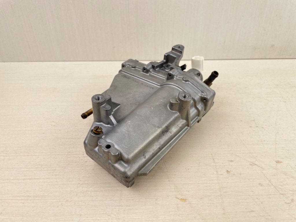 2003 Yamaha 115HP F115 Outboard VST Float Chamber Assembly 68V-14180-01-00