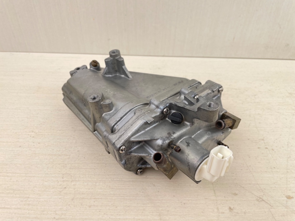 2003 Yamaha 115HP F115 Outboard VST Float Chamber Assembly 68V-14180-01-00