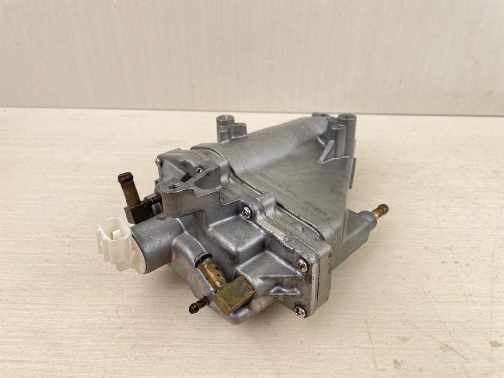 2003 Yamaha 115HP F115 Outboard VST Float Chamber Assembly 68V-14180-01-00