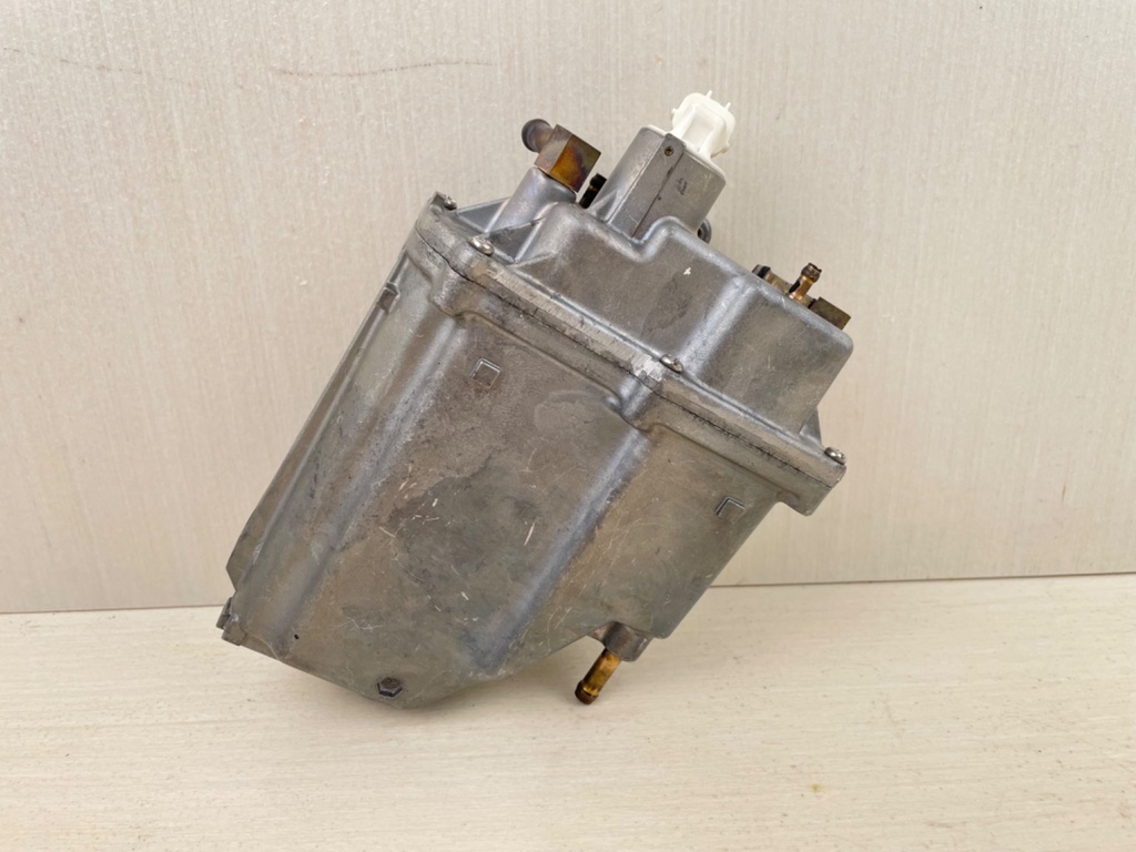 2003 Yamaha 115HP F115 Outboard VST Float Chamber Assembly 68V-14180-01-00