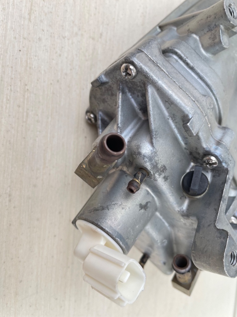 2003 Yamaha 115HP F115 Outboard VST Float Chamber Assembly 68V-14180-01-00