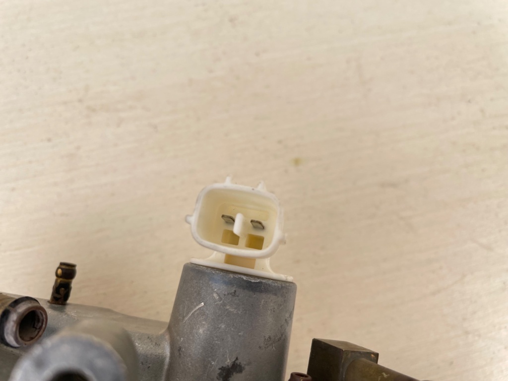 2003 Yamaha 115HP F115 Outboard VST Float Chamber Assembly 68V-14180-01-00