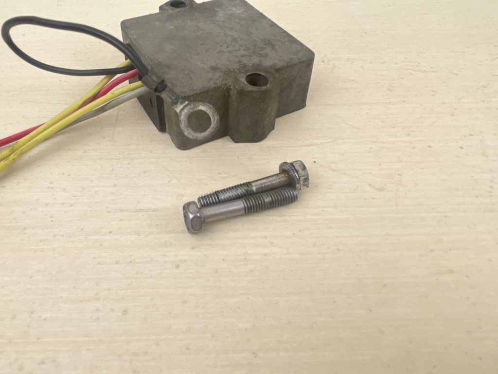 2000 Yamaha 40HP 4 Stroke Outboard Rectifier & Regulator Assembly 65W-81960-00-00